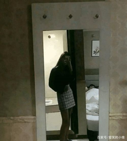 女友說(shuō)和女同事合租,但我卻在她手機(jī)上看見(jiàn)這自拍 哈哈綠爆了